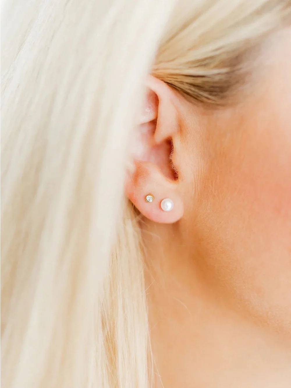 NEW Linny Co Screwback Stud Earrings - Payton Pearl White 5mm